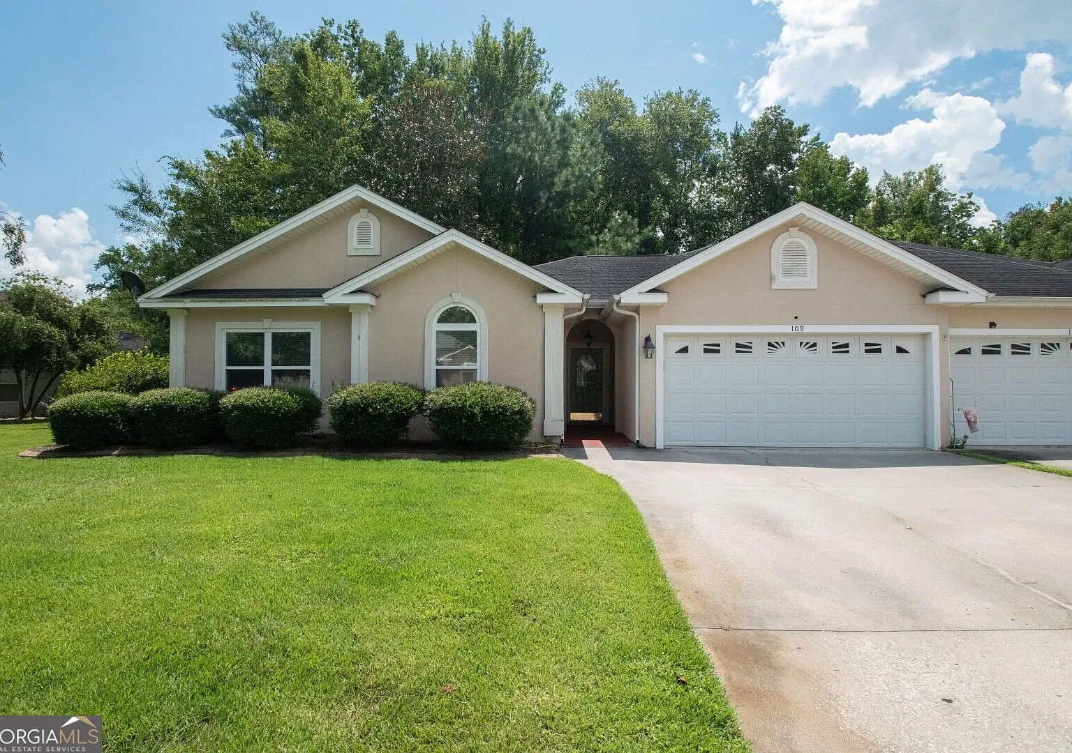 3 bed, 2.0 bath, 1567 sqft, $1,800 — Photo 1