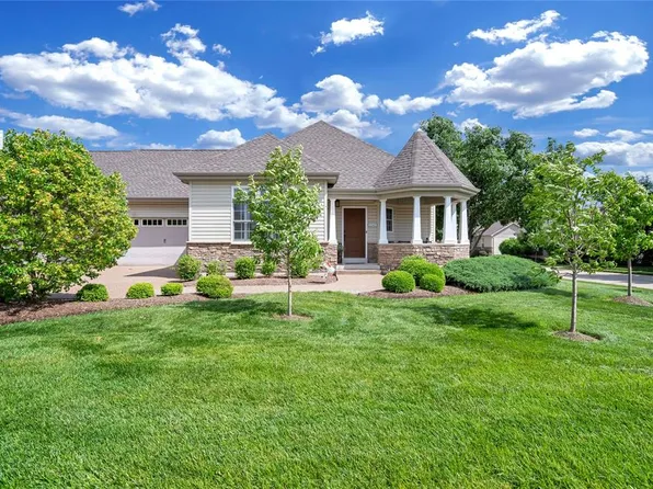1243 Harmony Lake Dr, Saint Peters, MO 63376
