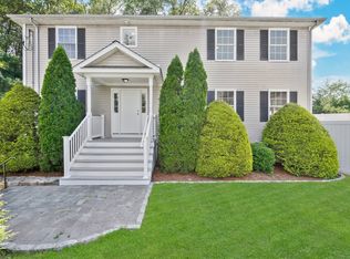 1854 Chopsey Hill Rd, Bridgeport, CT 06606