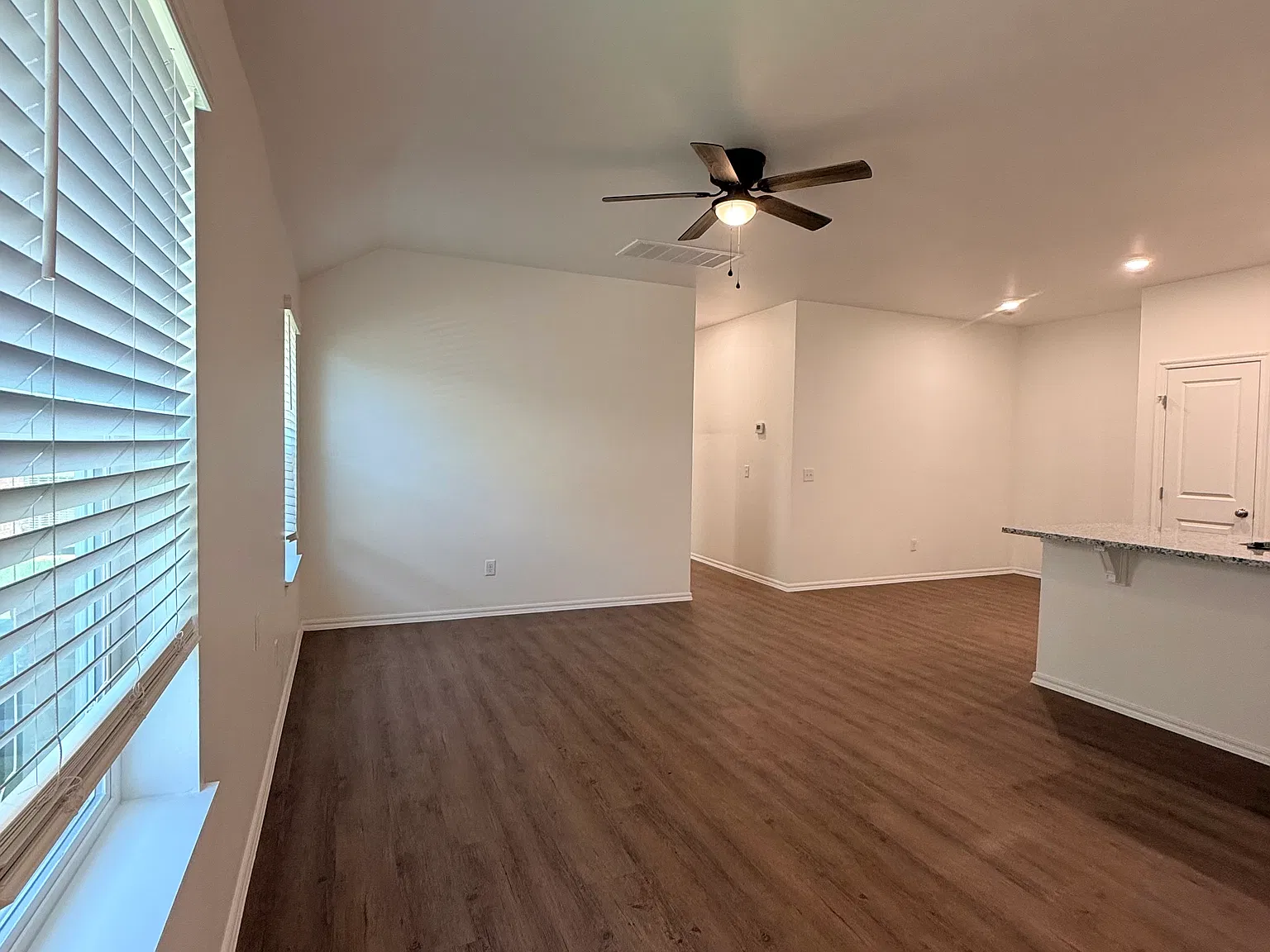 3 bed, 1250 sqft, $1,595 — Photo 4
