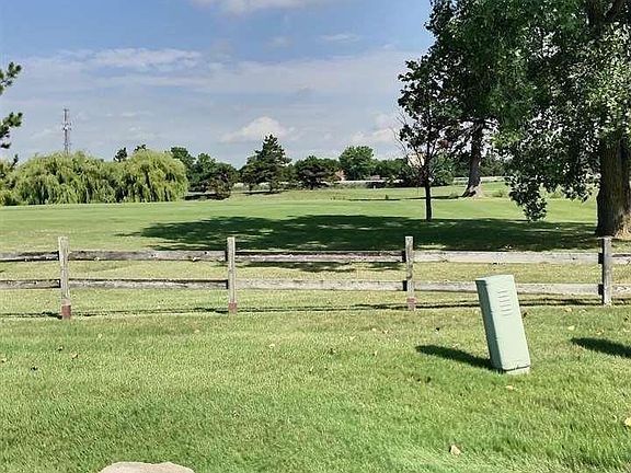 3rd image of 1010 Country Club Dr