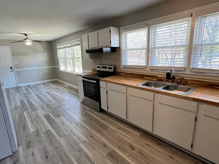 1312 E Harper Ave — Photo 3