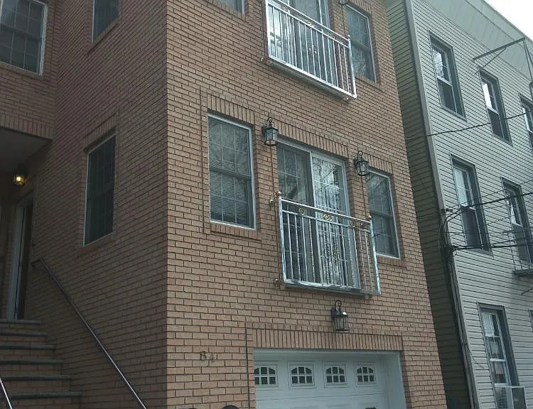 84 Thorne St #2 — Photo 1