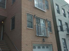 84 Thorne St, Jersey City, NJ