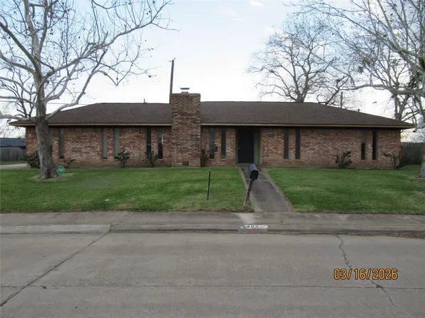 403 Lotus St, Lake Jackson, TX 77566