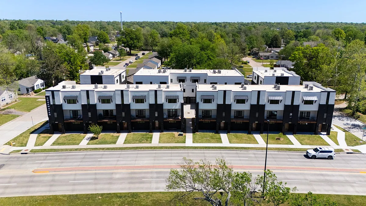 Building Photo - 3779 S Riverside Dr #3779