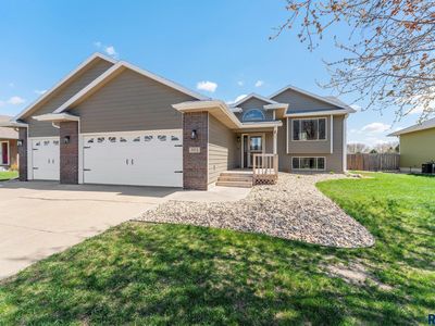 304 Jeannie Ln, Harrisburg, SD, 57032