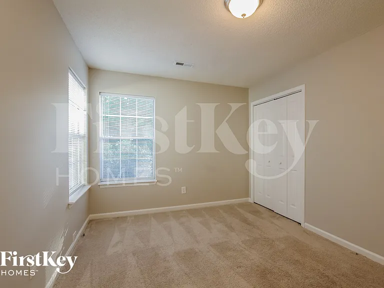 812 Silver Ct — Photo 12