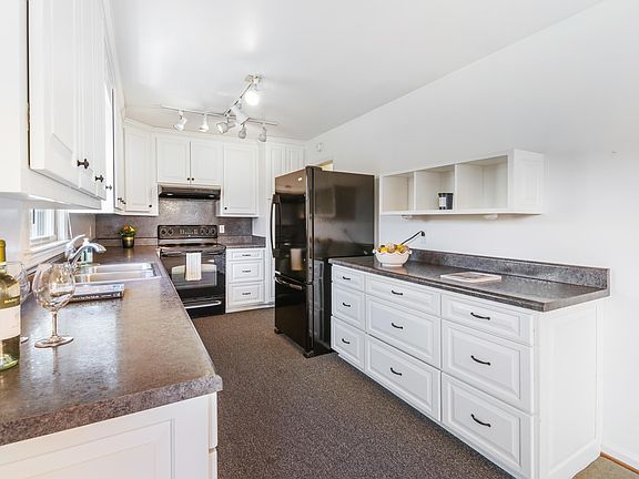 3rd image of 714 Palatine Ave