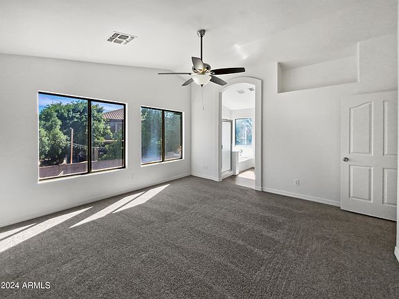5th image of 487 E CANTEBRIA Drive