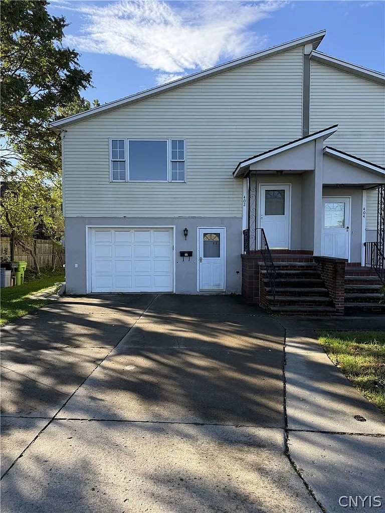 2 bed, 1.0 bath, 3320 sqft, $1,600 — Photo 1