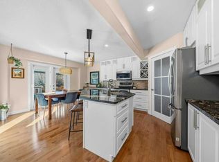 17 W Douglas Woods Gdns SE, Calgary, AB T2Z3A9