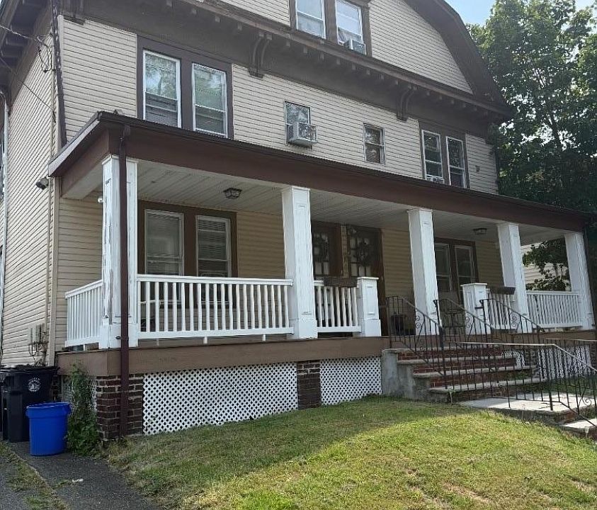 1st image of 24 Montrose St