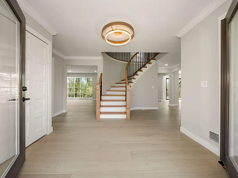 5240 Clarendon Crest St — Photo 4