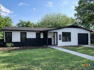 2405 E Mimosa Ave, Victoria, TX 77901