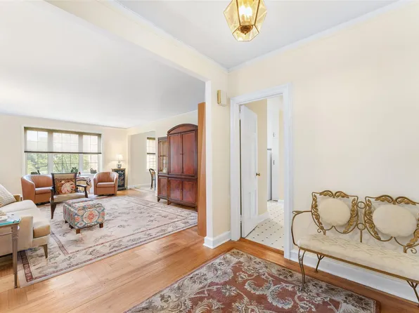 7 Midland Gardens #4M, Bronxville, NY 10708