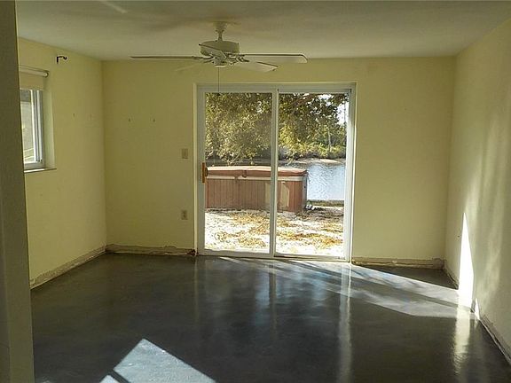 4th image of 1035 Rushmore Dr