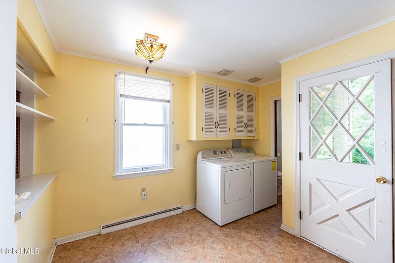 5th image of 110 Oak Street
