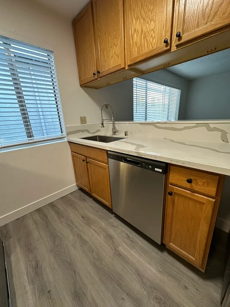 2 bed, 750 sqft, $1,895 — Photo 4