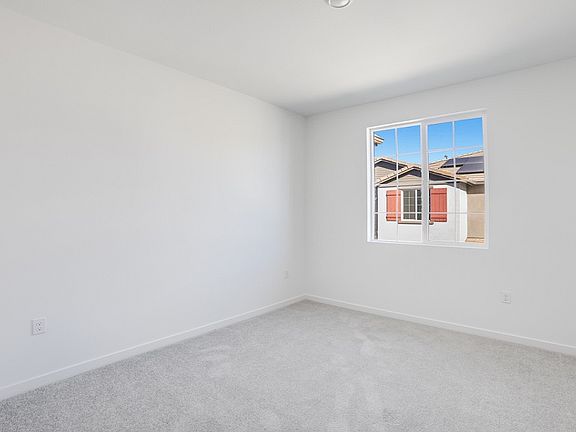 5th image of 32603 Manhattan Ave