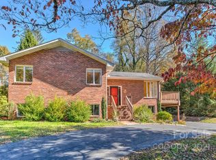 158 Samara Dr, Hendersonville, NC 28739