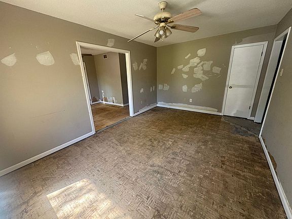 3rd image of 1645 Hickory Dr