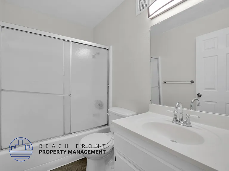 1635 Locust Ave — Photo 10