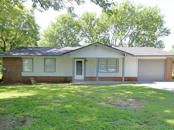 1004 NE 9th St, Wagoner, OK 74467