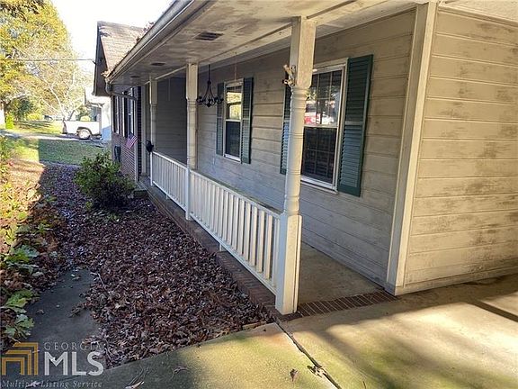 3rd image of 2828 Rosemont Dr