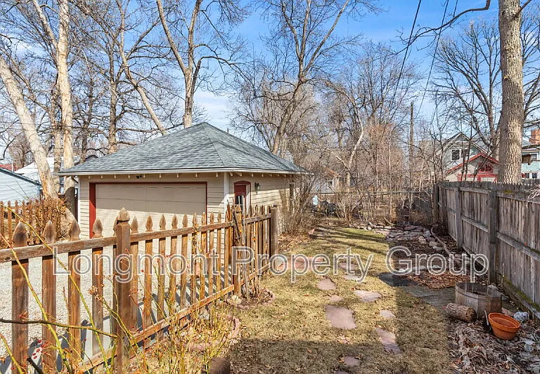 632 Bross St — Photo 33