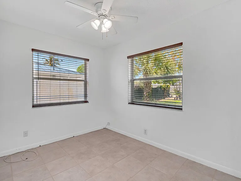 710 SE 4th Ave — Photo 11