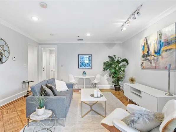 931 Hudson Street image 1 of 14