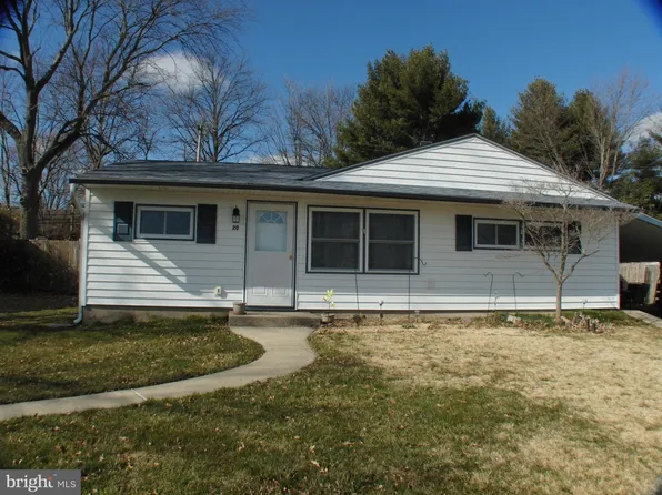 20 Birch Dr, Levittown, PA 19054