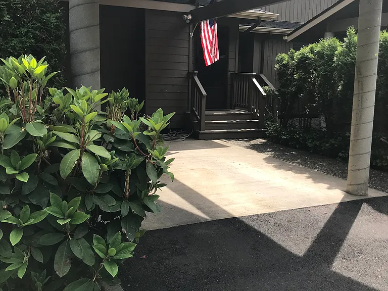 835 NW Huckle Dr #A — Photo 2