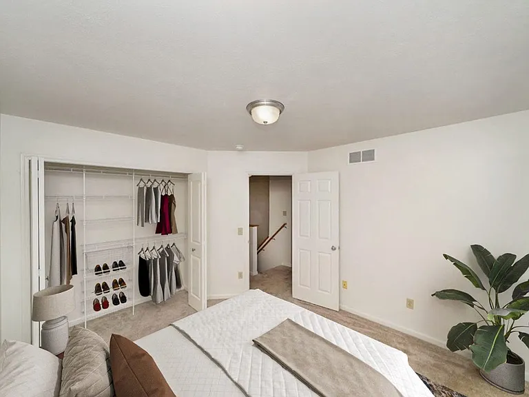 Lynbrook Apartments and Townhomes — Photo 46