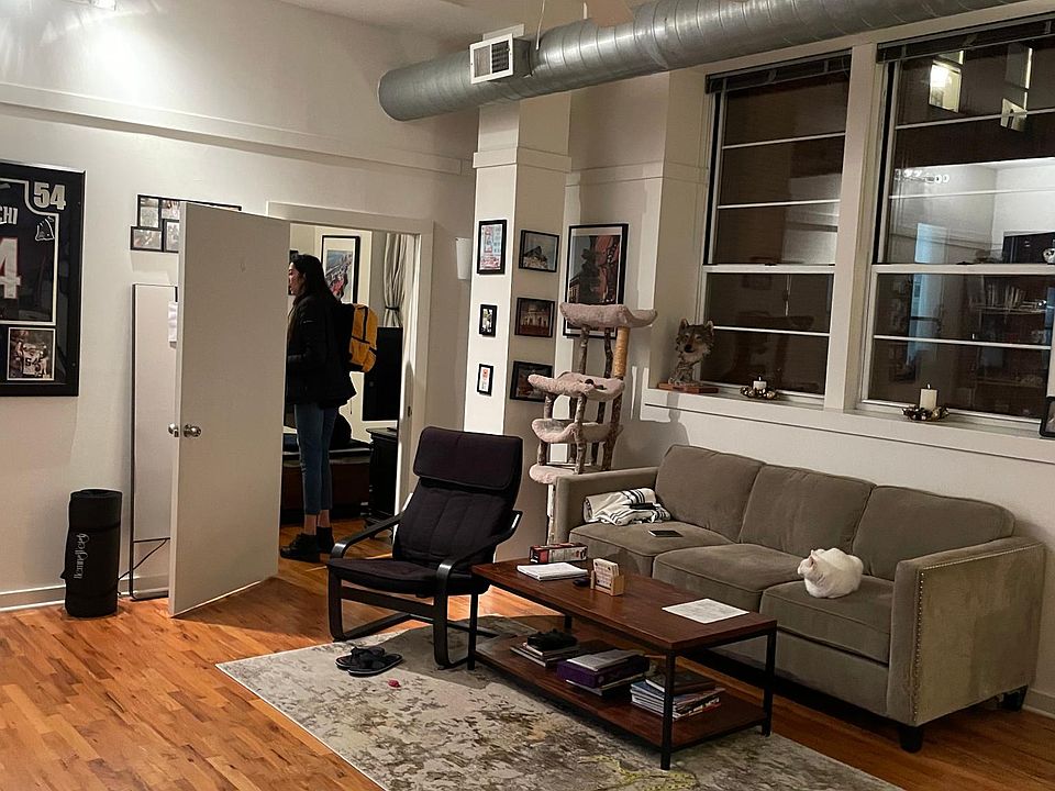 2nd image of 1018 Jefferson St #210
