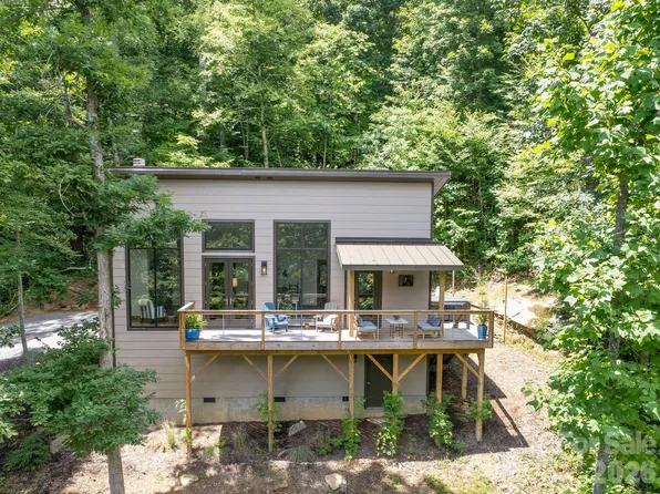 43 Tinkling Springs Ln, Fairview, NC 28730