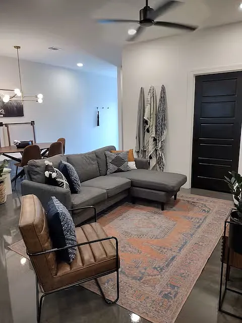1900 Cambridge Village - 1900 — Photo 3