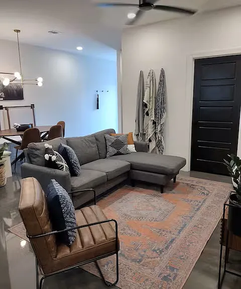 1900 Cambridge Village Dr — Photo 3