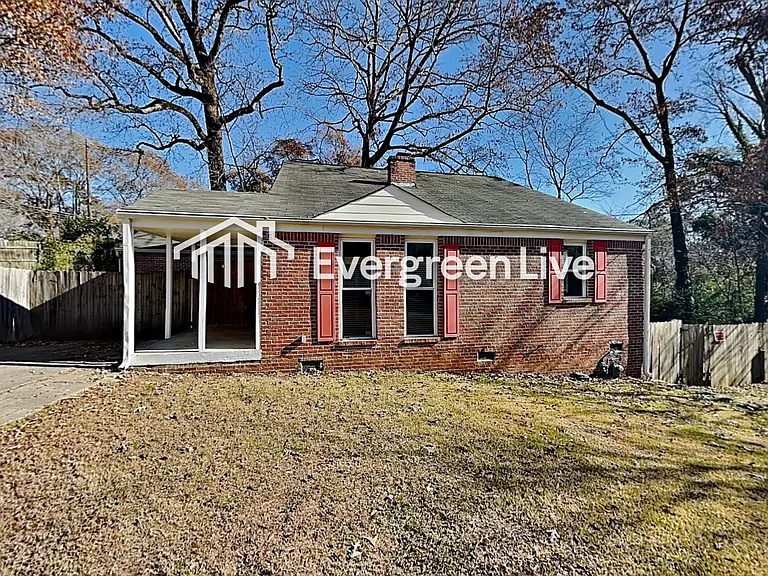 3260 Russell St — Photo 1