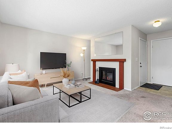 3rd image of 925 Columbia Rd