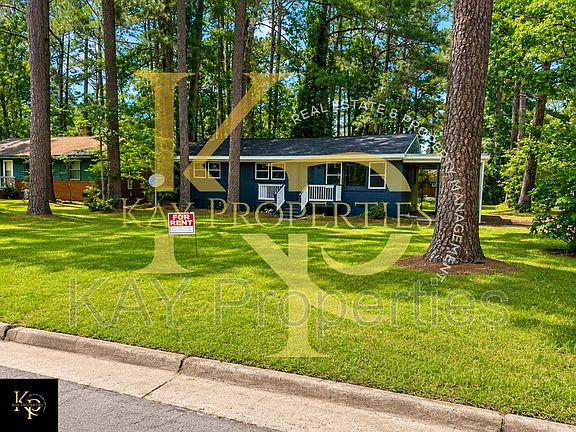 3rd image of 1828 Windsor Dr