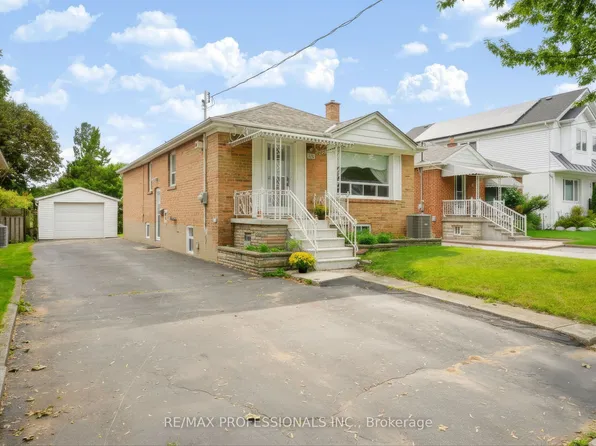 26 Nordin Ave, Toronto, ON M8Z 2B3