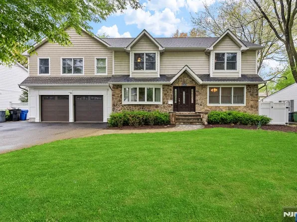 642 Falmouth Ave, Paramus, NJ 07652