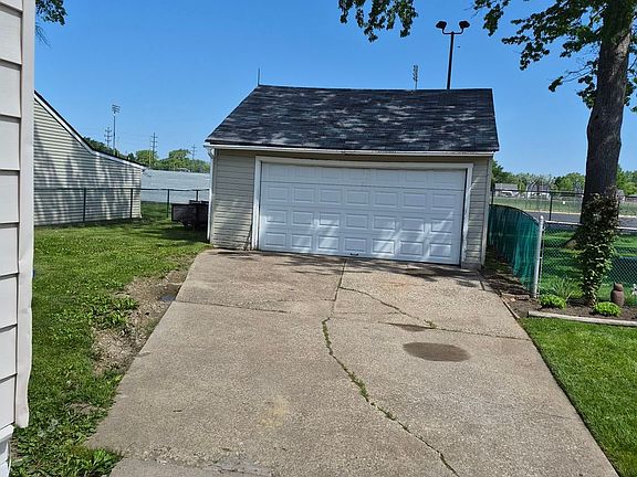 4th image of 1126 Highland Park Blvd