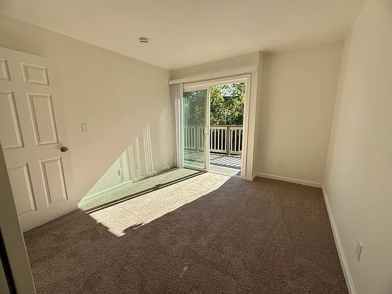 Cedarwood Apartments — Photo 33