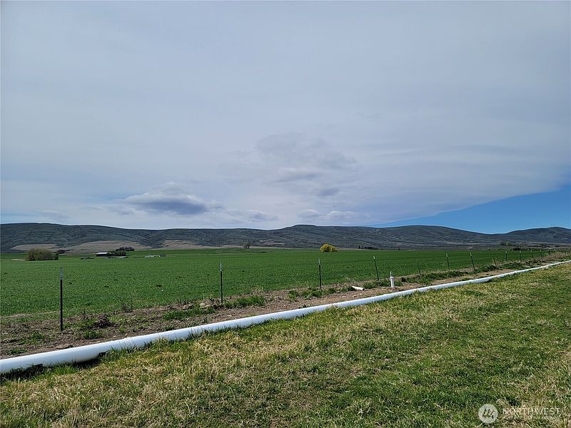 4th image of 428 NKA Rolling Hill Drive