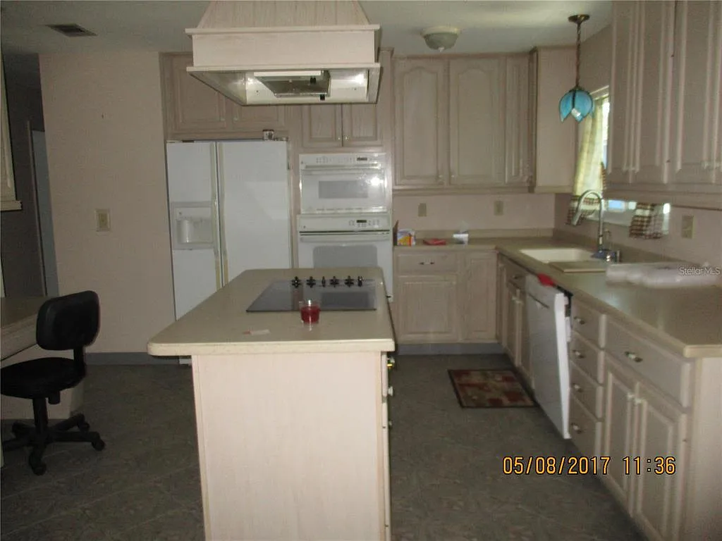 3 bed, 2.0 bath, 1570 sqft, $1,750 — Photo 3