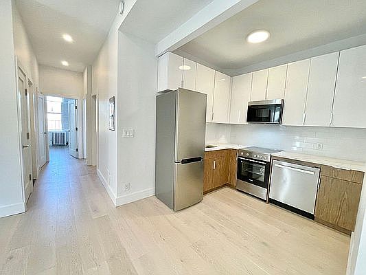 1st image of 253 E 10th St #27