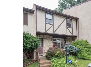 402 Woodside Cir, Dresher, PA 19025